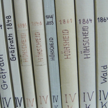 Buchrücken von Einwohnerverzeichnissen