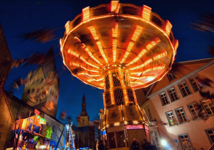 Michael Joswig: "Wellenflug" - Allerheiligen-Kirmes in der Soester Altstadt 2009, Michael Joswig/LWL-Medienzentrum für Westfalen