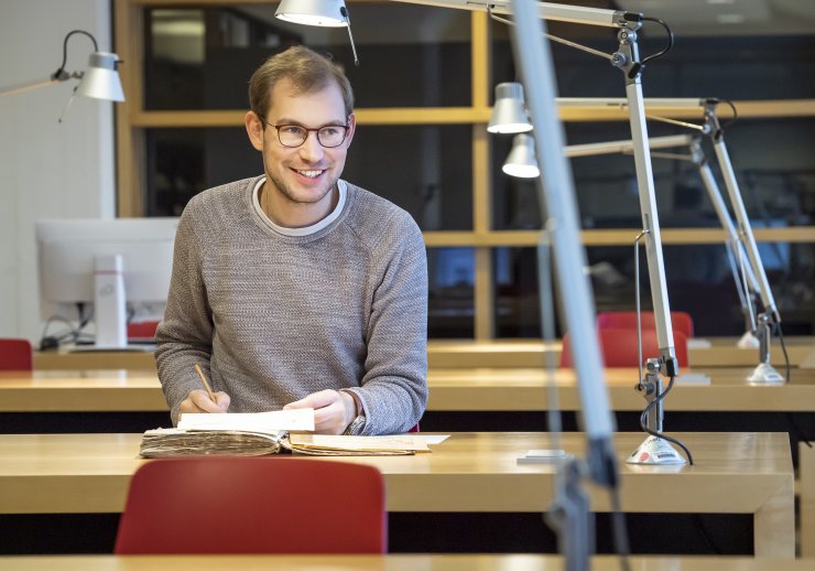 Studierender im Lesesaal
