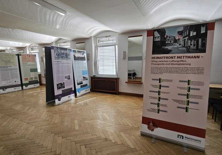 Die Ausstellung ohne Personen.