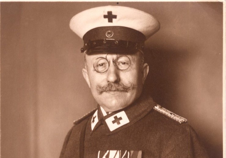 Adolf Sternheim in Uniform der Krieger-Sanitätskolonne vom Roten Kreuz 1933