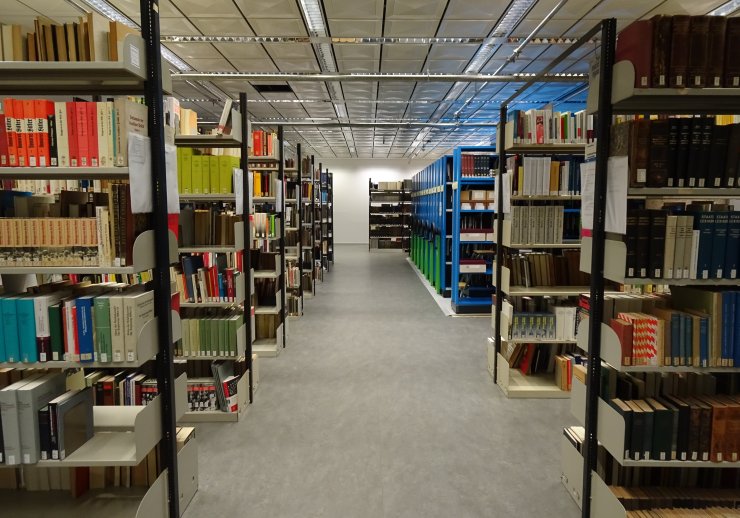 Blick in die Archivbibliothek des Stadtarchivs