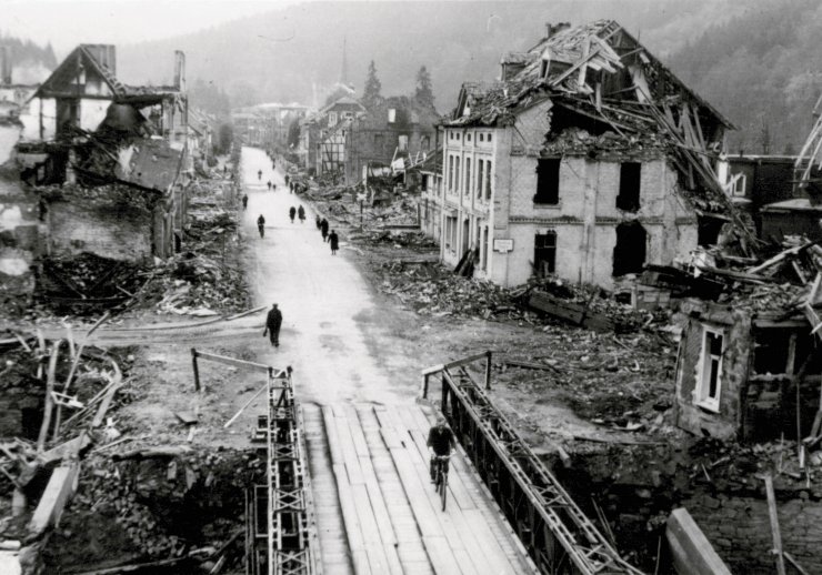 Kriegsfolgen im Bergischen, hier: Zerstörtes Engelskirchen (Anfang März 1945)