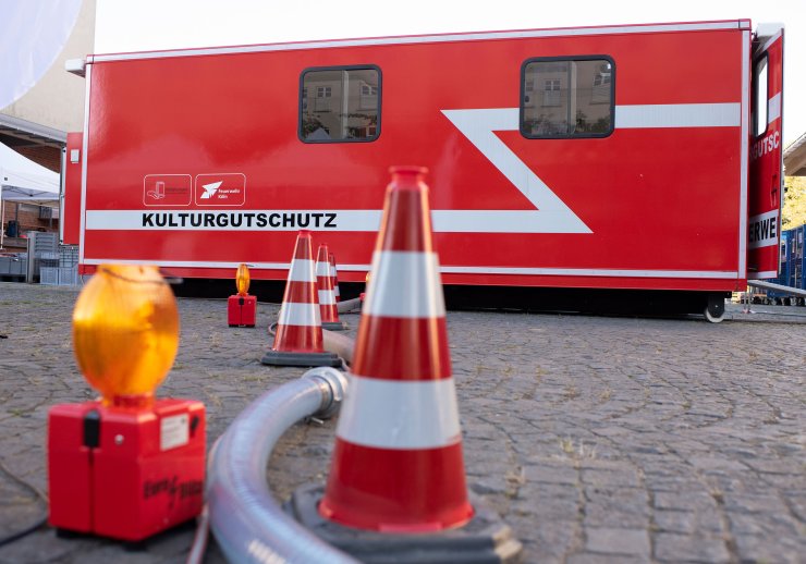 Roter Notfallcontainer