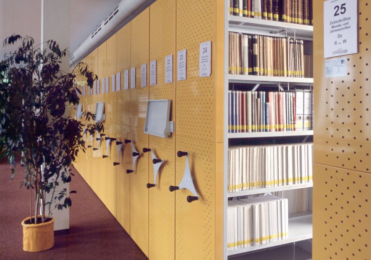 Blick in die Bestände der Kreisbibliothek